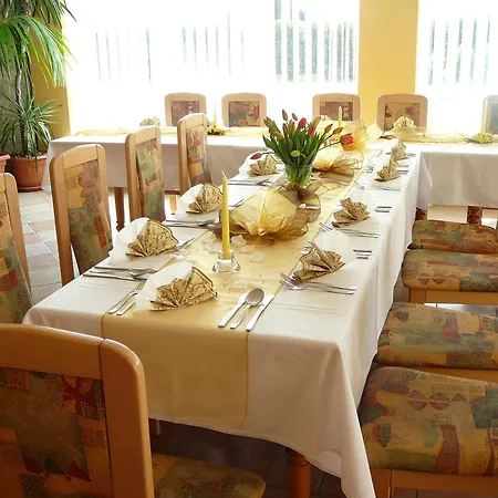 Pension A Restaurace U Mydlaru Guest house